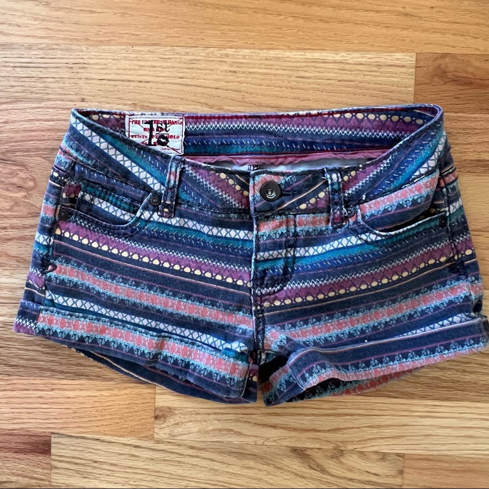 1st KISS SHORT SHORTS